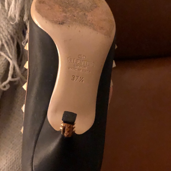 Black Valentino Heels - Picture 4 of 5
